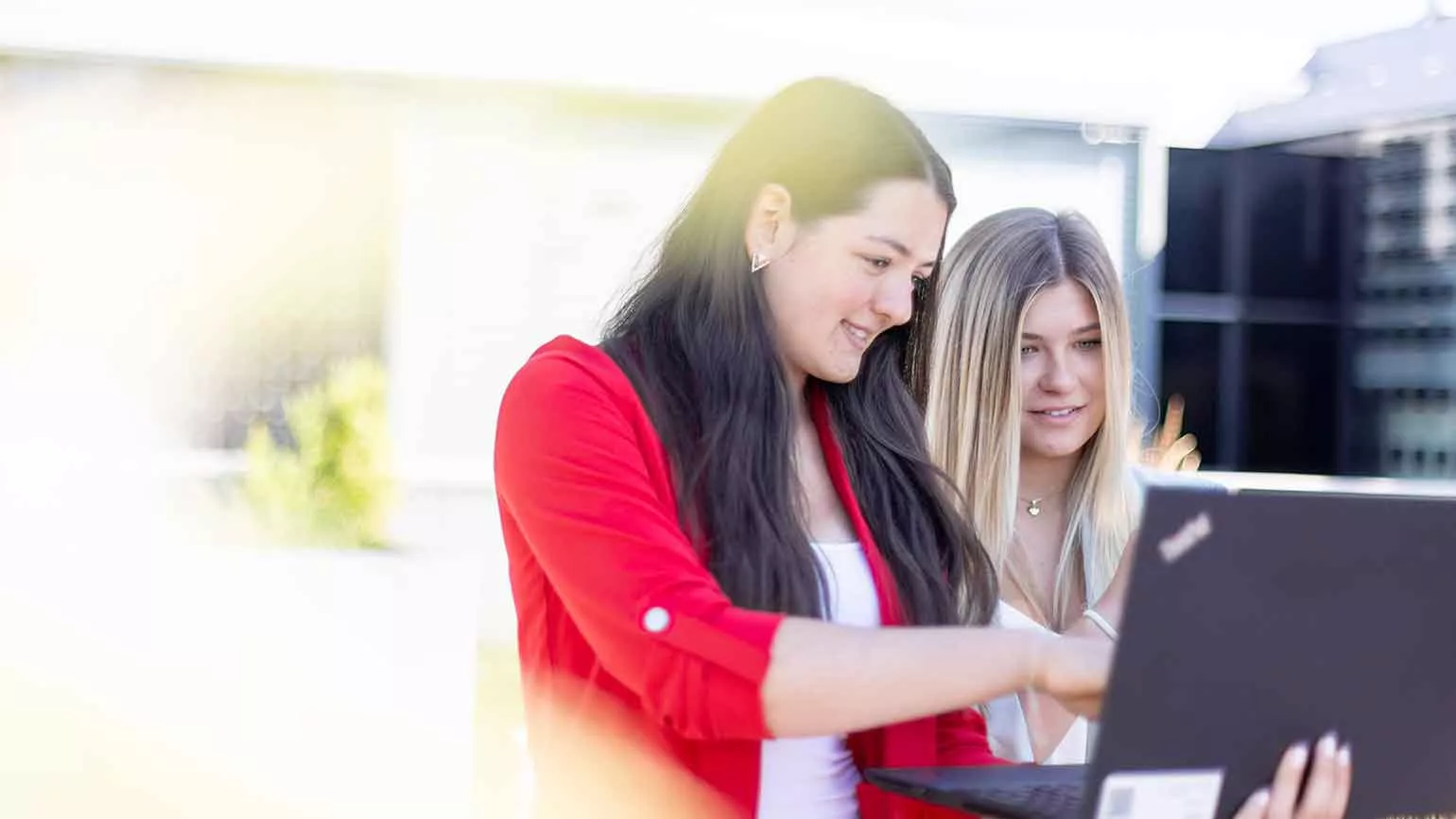 Mitarbeiterinnen während der Ausbildung