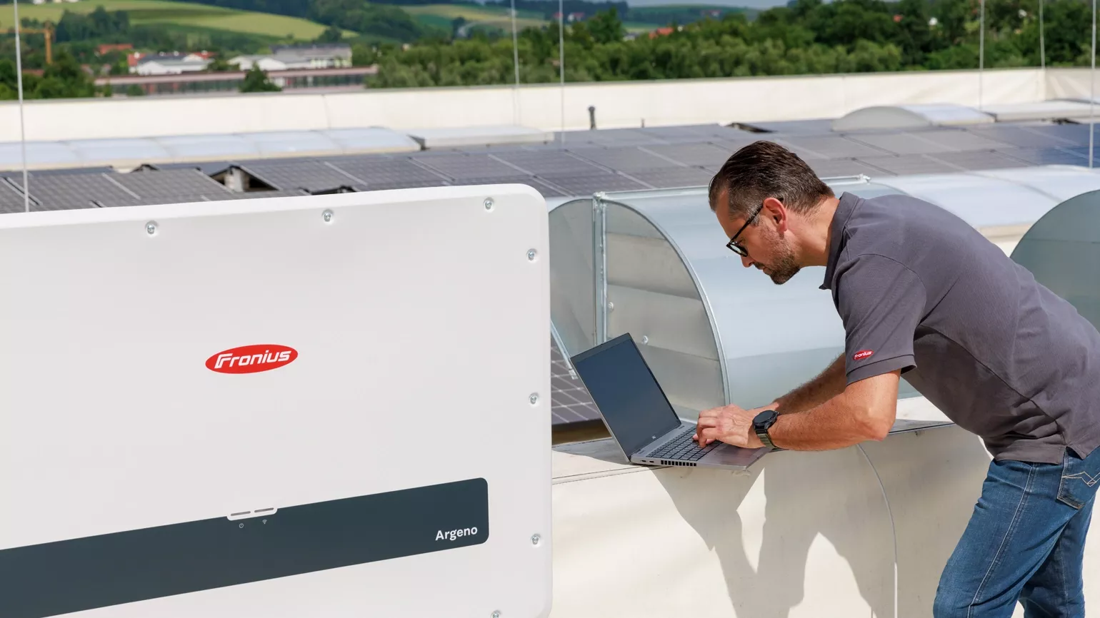 Argeno inverter in front of installer configuring system