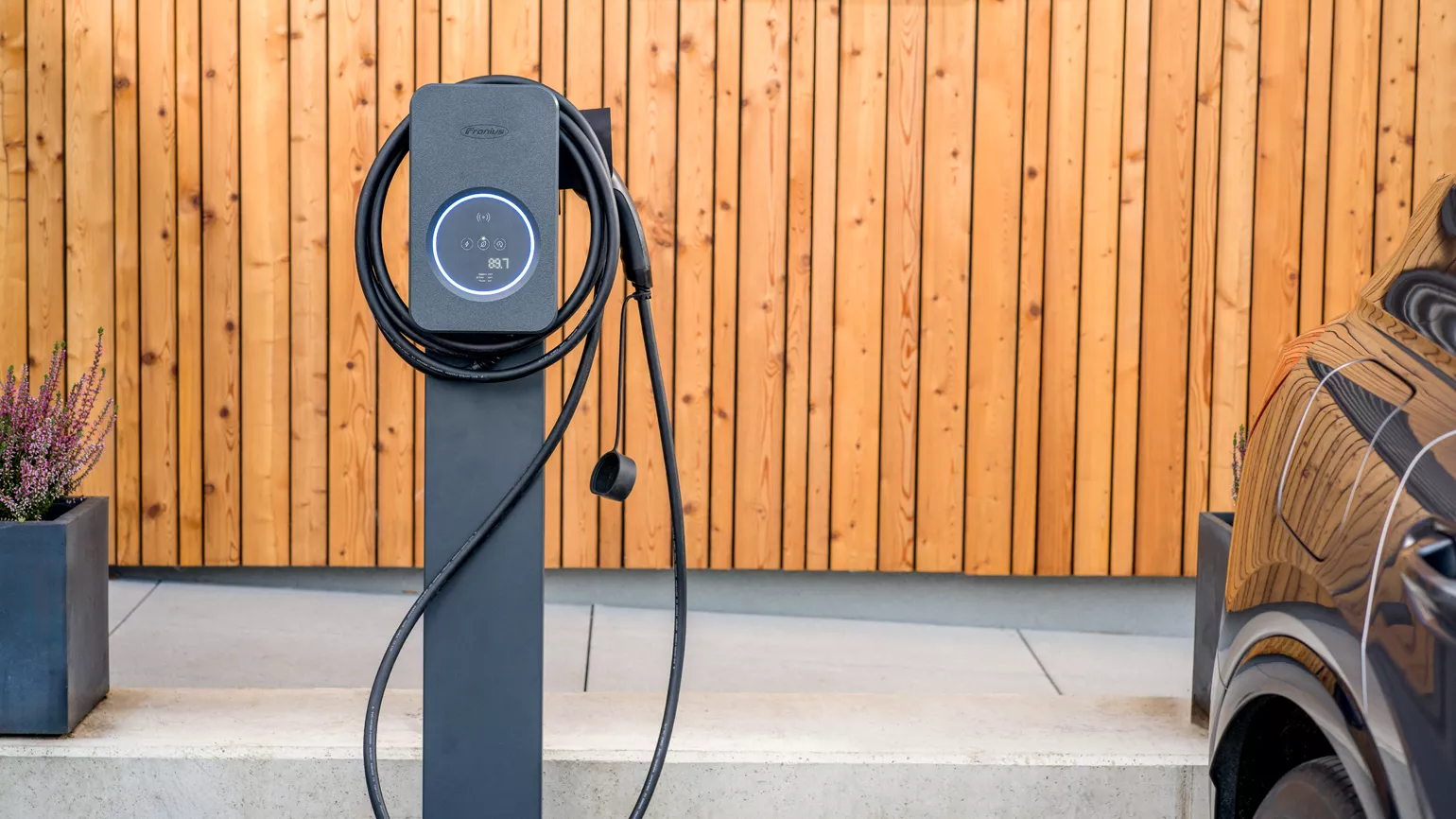 E-car charging station Wattpilot Flex mounted on charging column